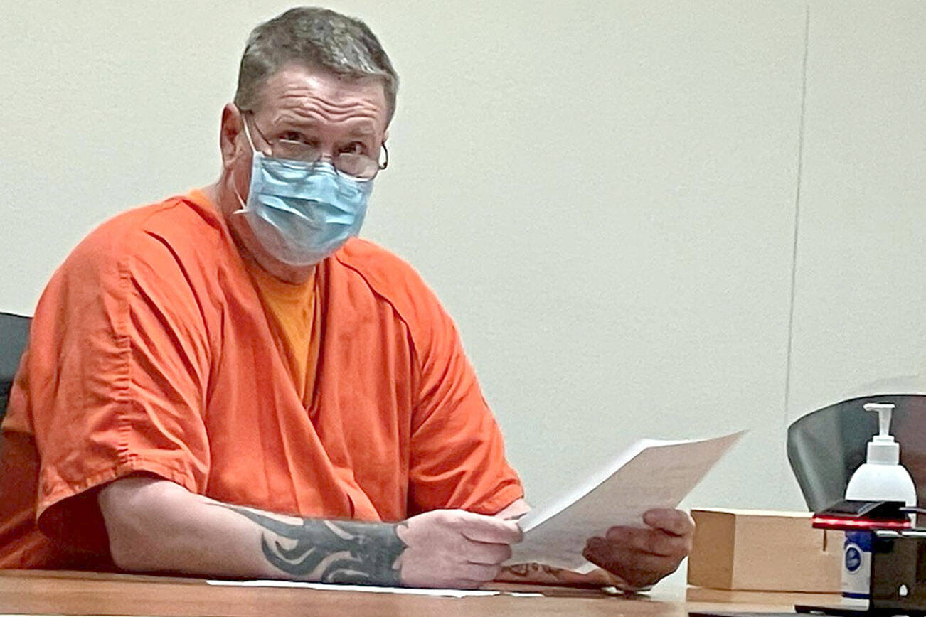 Dennis Bauer at an Aug. 17 court hearing. (Paul Gottlieb/Peninsula Daily News)