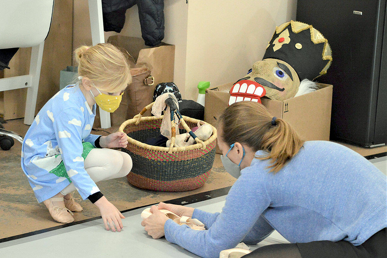 Port Townsend Ballet teacher Krystal Kennedy shows student Soleil Robinson, 6, her toe shoes after class Tuesday afternoon. In the PTB’s “The Nutcracker” next week, Kennedy will dance the roles of the Snow Queen and Dew Drop Fairy. (Diane Urbani de la Paz/Peninsula Daily News)