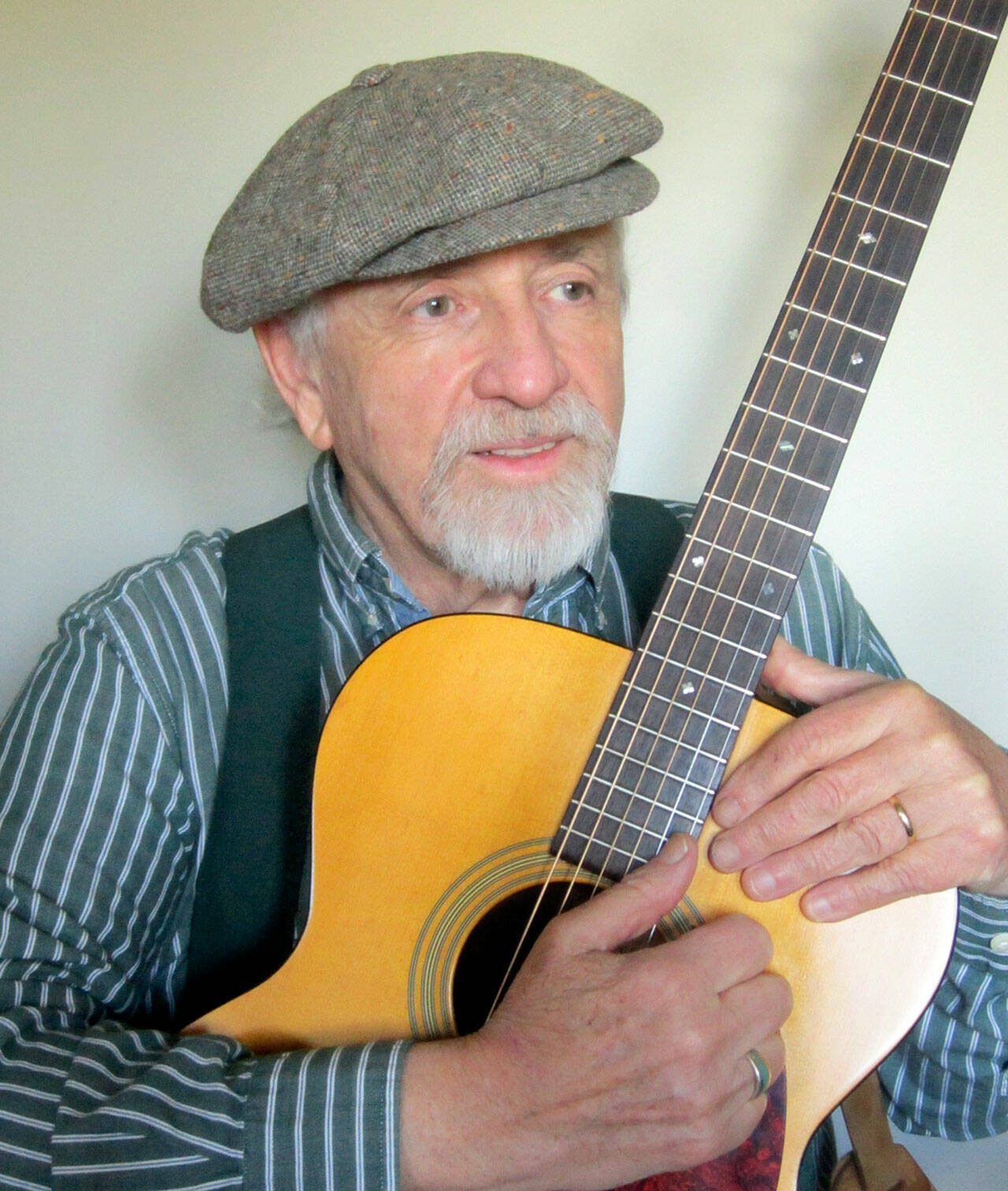 Mike James will play American folk songs plus some bluesy numbers during his livestreamed Candlelight Concert on Thursday evening. (Mike James)