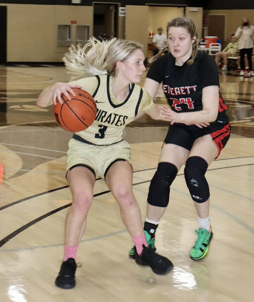 Peninsula’s Millie Long, left, tries to get around Everett defender Sydney VanNess. (Dave Logan/for Peninsula Daily News)