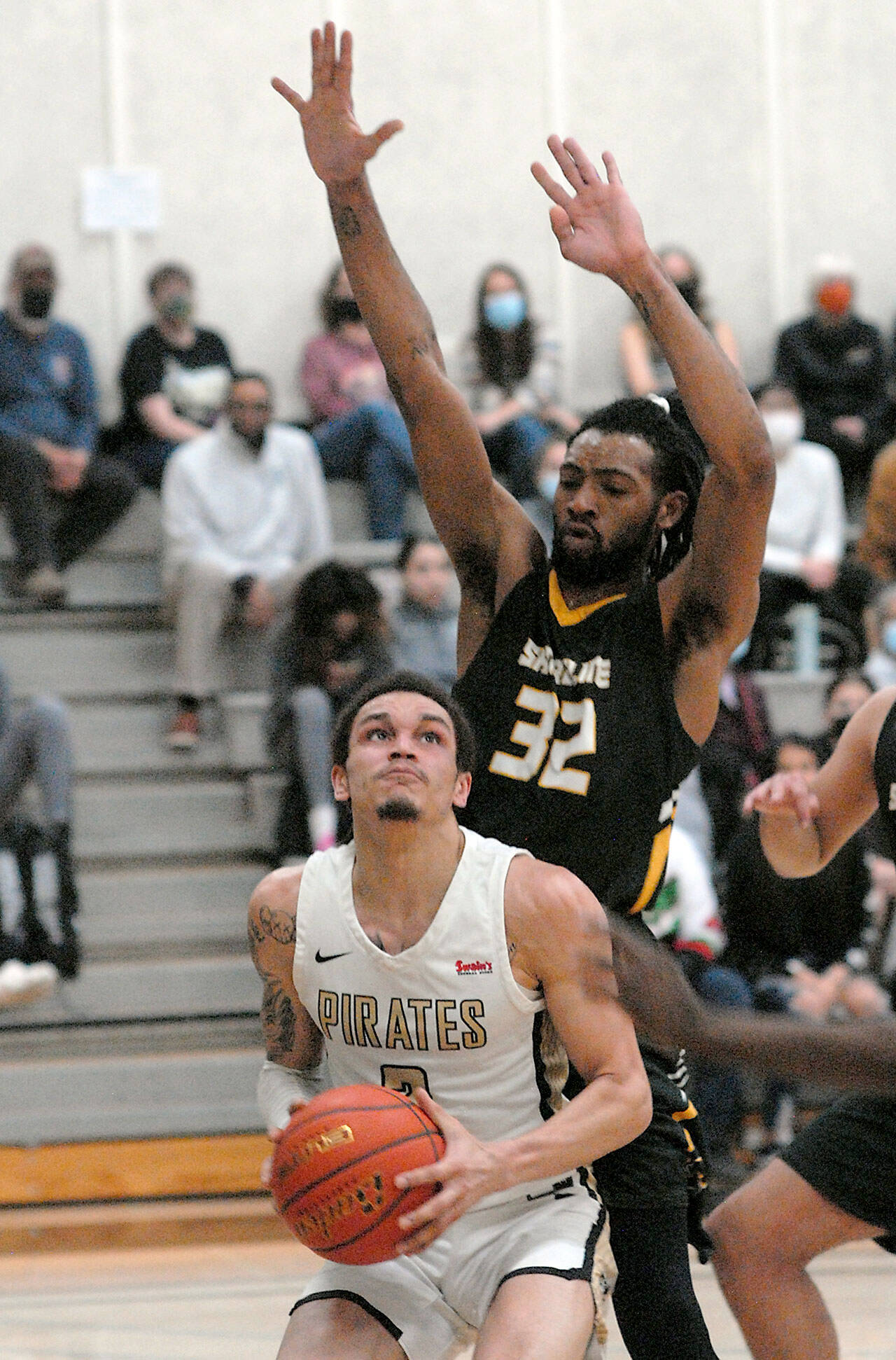 Peninsula’s Jaylin Reed, front, looks for the hoops as Shoreline’s Morgan Brown defends the lane on Wednesday at Peninsula College in Port Angeles. (Keith Thorpe/Peninsula Daily News)