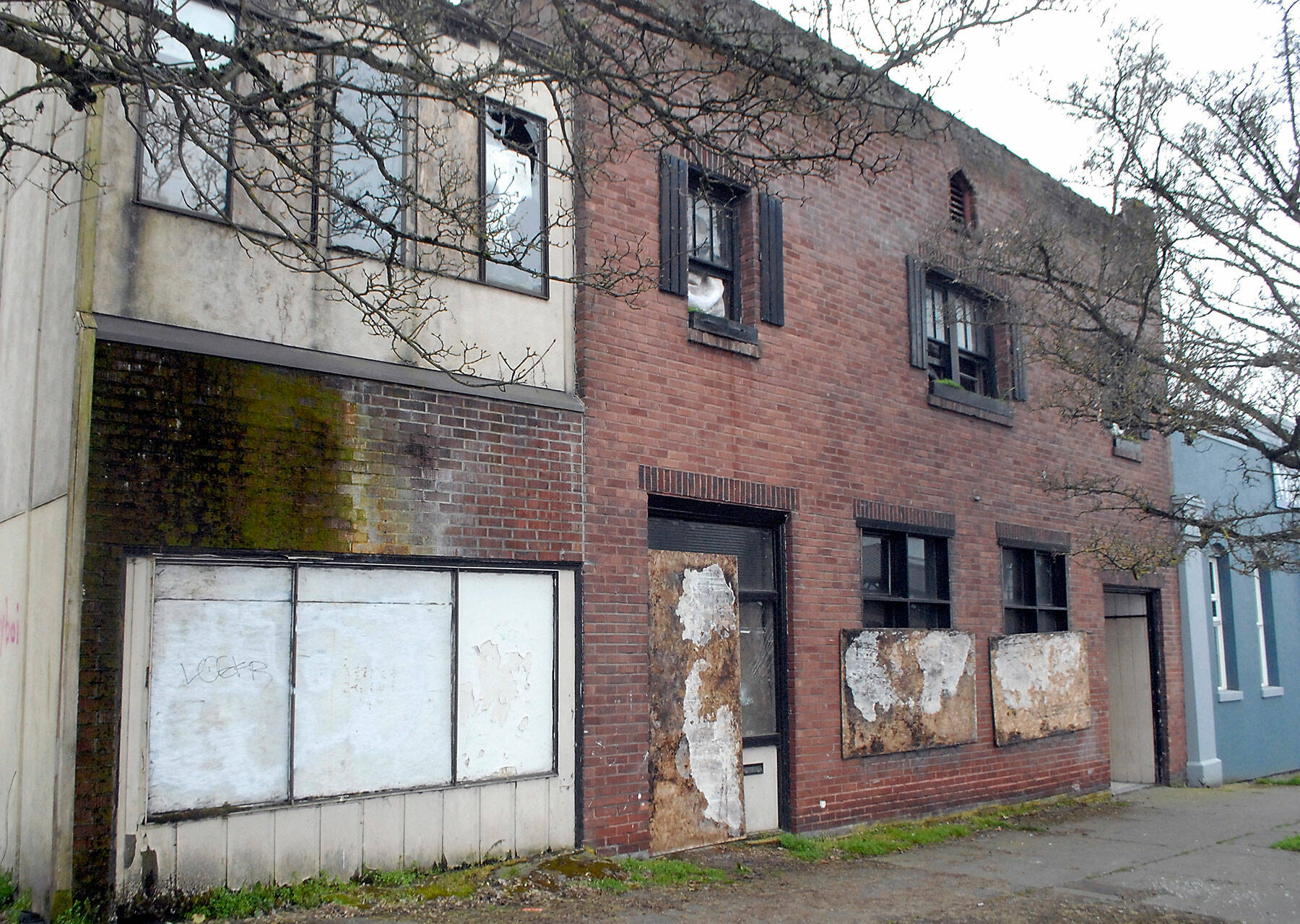 An abandoned building at 204 E. Front Street in downtown Port Angeles sits boarded up on Friday. (Keith Thorpe/Peninsula Daily News)