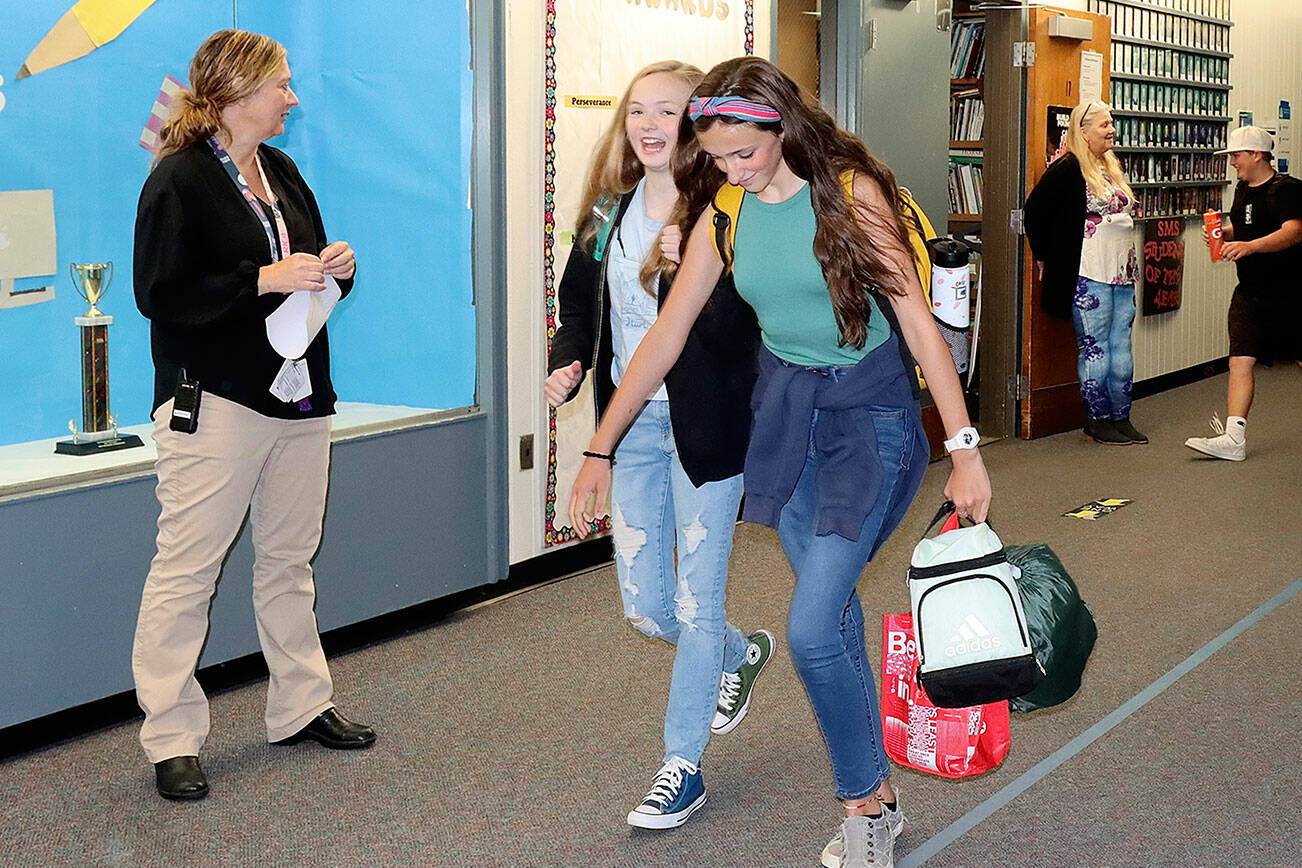 Students change classrooms on Tuesday at Stevens Middle School as Principal Kristen Lunt, at left, looks on. An agreement between the Port Angeles School District and Port Angeles Education Association reached an eleventh-hour agreement that prevented a strike. (Dave Logan/for Peninsula Daily News)