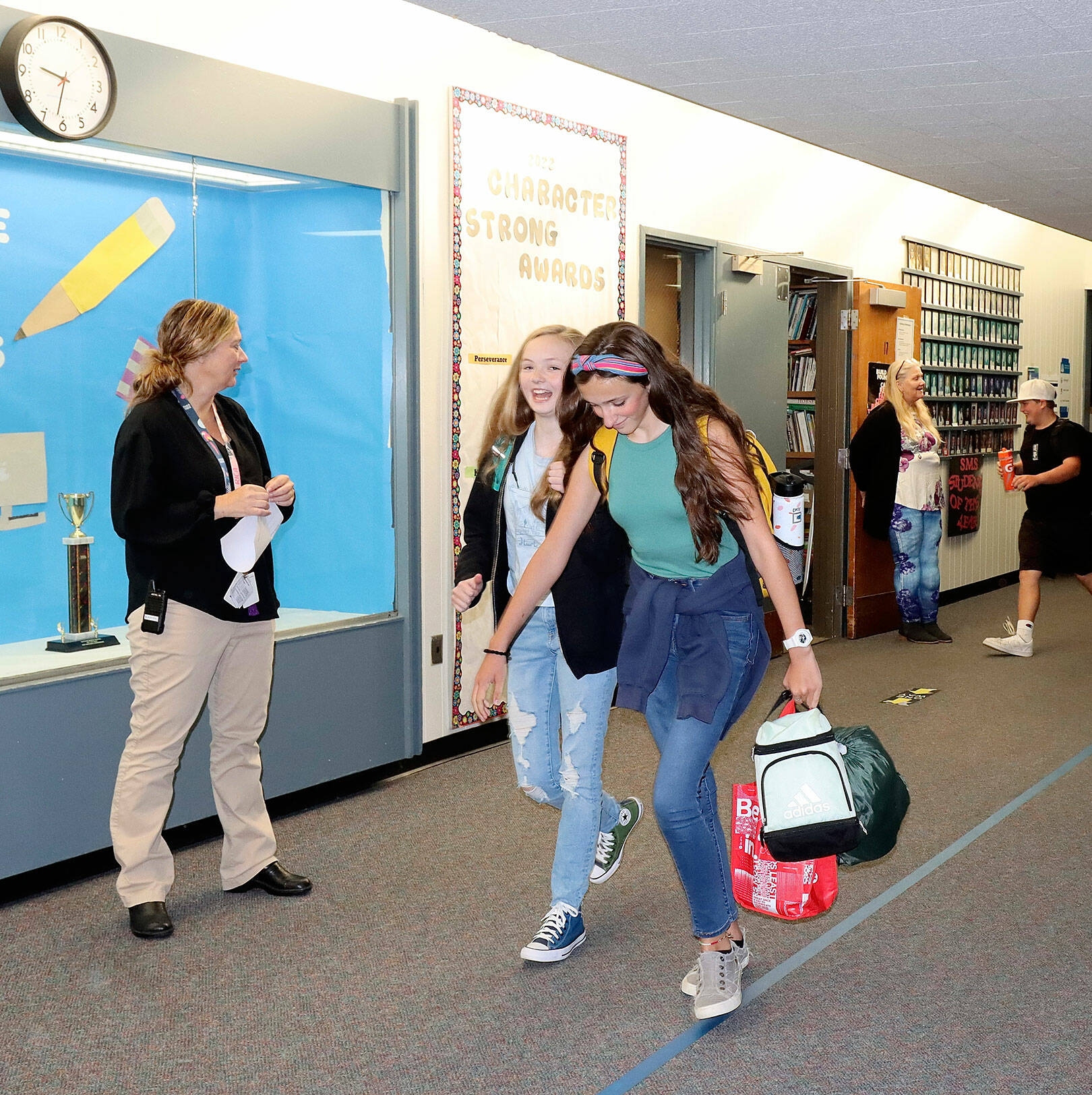 Students change classrooms on Tuesday at Stevens Middle School as Principal Kristen Lunt, at left, looks on. An agreement between the Port Angeles School District and Port Angeles Education Association reached an eleventh-hour agreement that prevented a strike. (Dave Logan/for Peninsula Daily News)