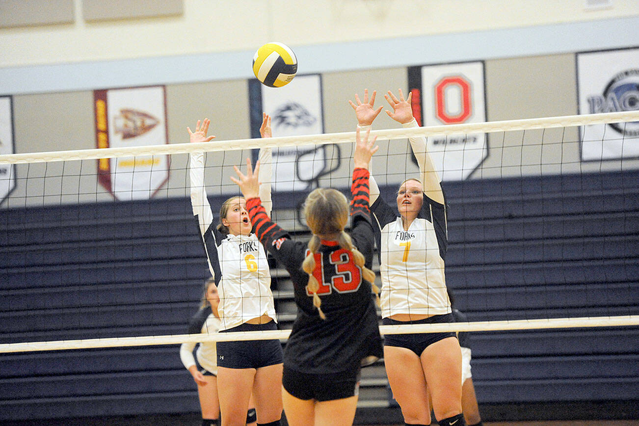 Lonnie Archibald/for Peninsula Daily News
Forks' Chloe Gaydeski-St. John, left, and Kyra Neel challenge Raymond's Ava Baugher (center) at the net.