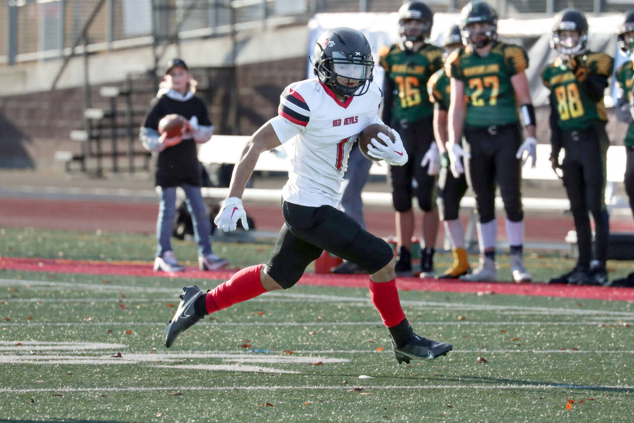 Neah Bay's Jodell Wimberley runs with the ball against Liberty Bell in the state 1B football championship game. Neah Bay lost 50-12. (Maria Dorsten/for Peninsula Daily News)