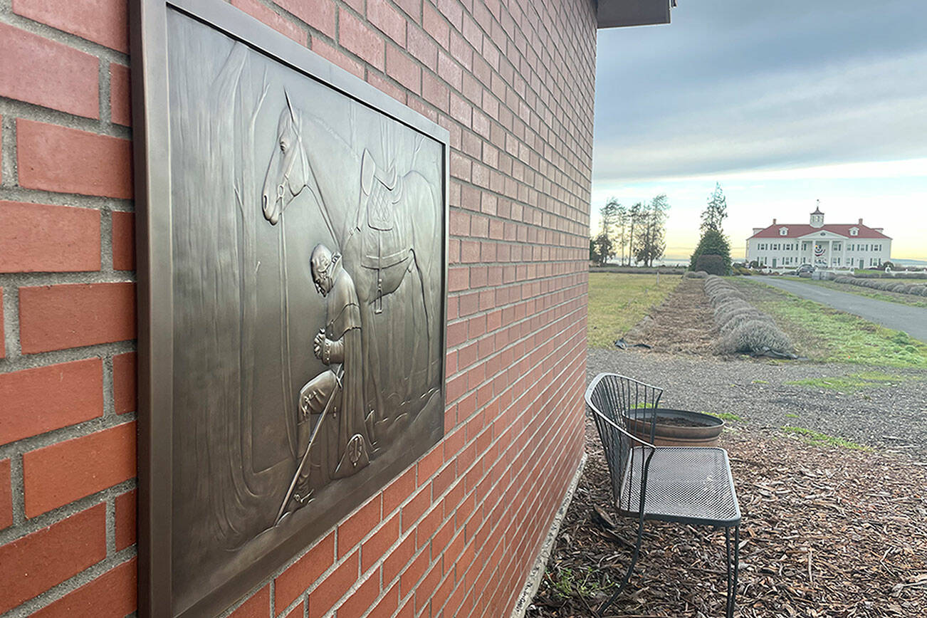 Matthew Nash/Olympic Peninsula News Group

A new bronze plaque recreates Arnold Friberg’s “The Prayer at Valley Forge” outside George Washington Inn. Co-owner Dan Abbott said he commissioned it from Minnesota artist Ross Pollard.