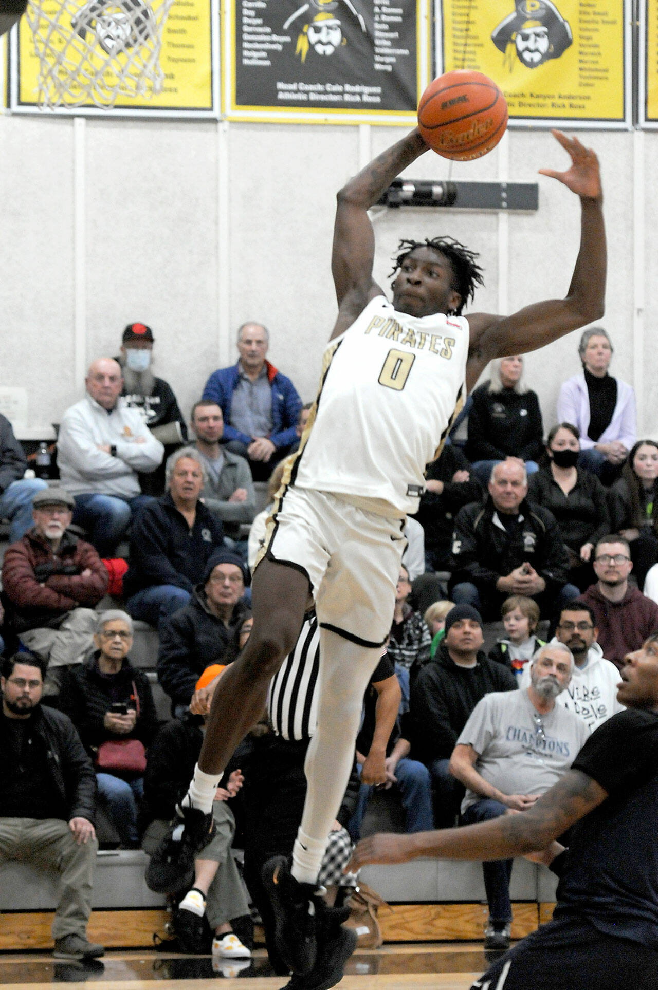 Peninsula’s Ese Onakpoma goes up for the jam against Bellevue on Wednesday night in Port Angeles. (Keith Thorpe/Peninsula Daily News)