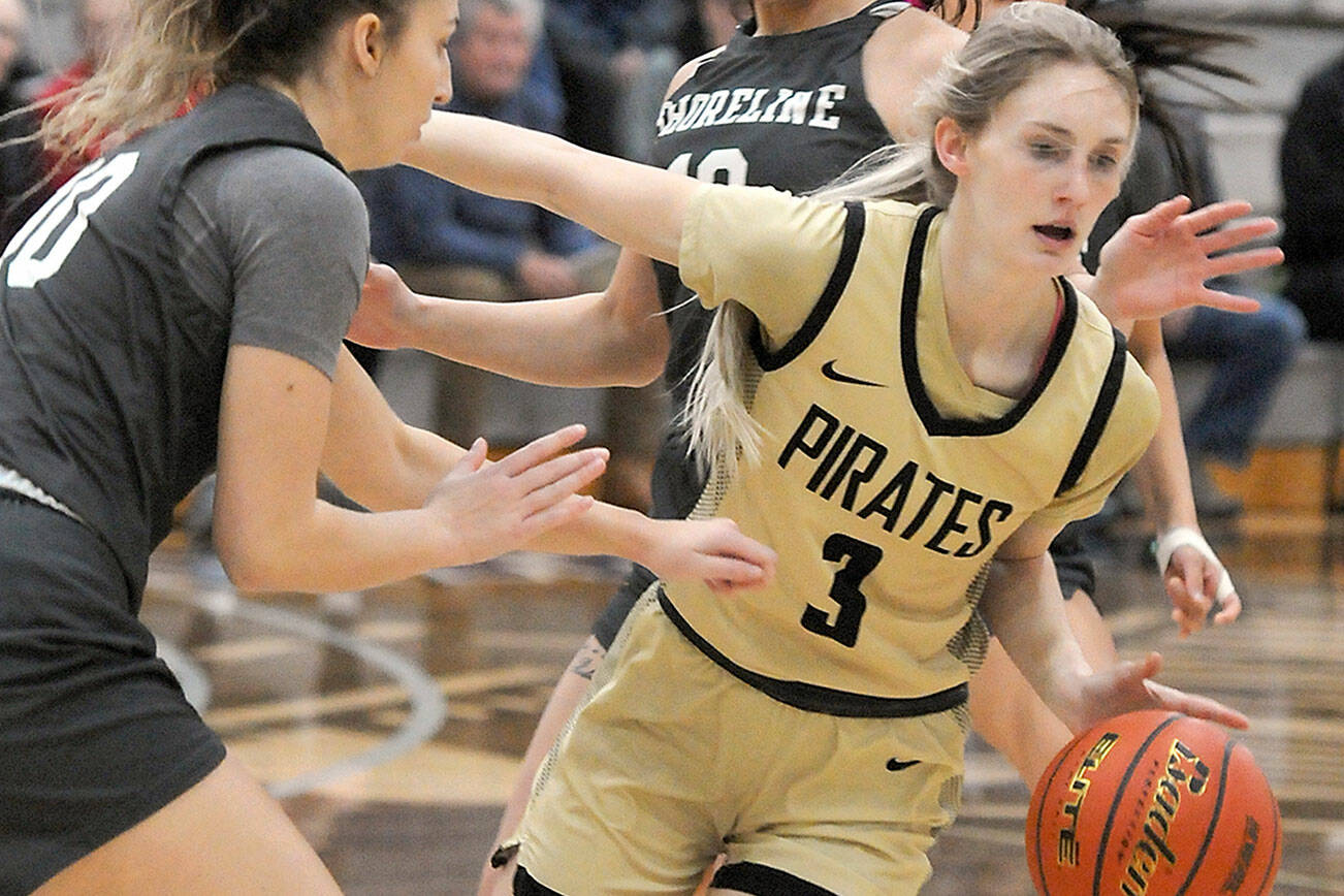 Keith Thorpe/Peninsula Daily News
Peninsula's Millie Long weave around the defense of Shoreline's Grace Browning, left, and Aloha Akaka during Saturday's NWAC North Region game in Port Angeles.