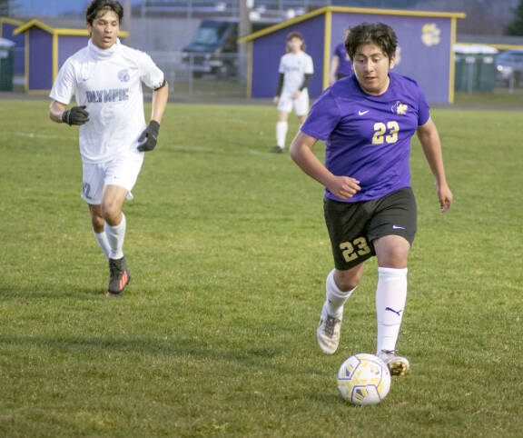 Sequim’s Adrian Mendez dribbles the ball against Olympic on Tuesday night in Sequim. (Emily Matthiessen/Olympic Peninsula News Group)