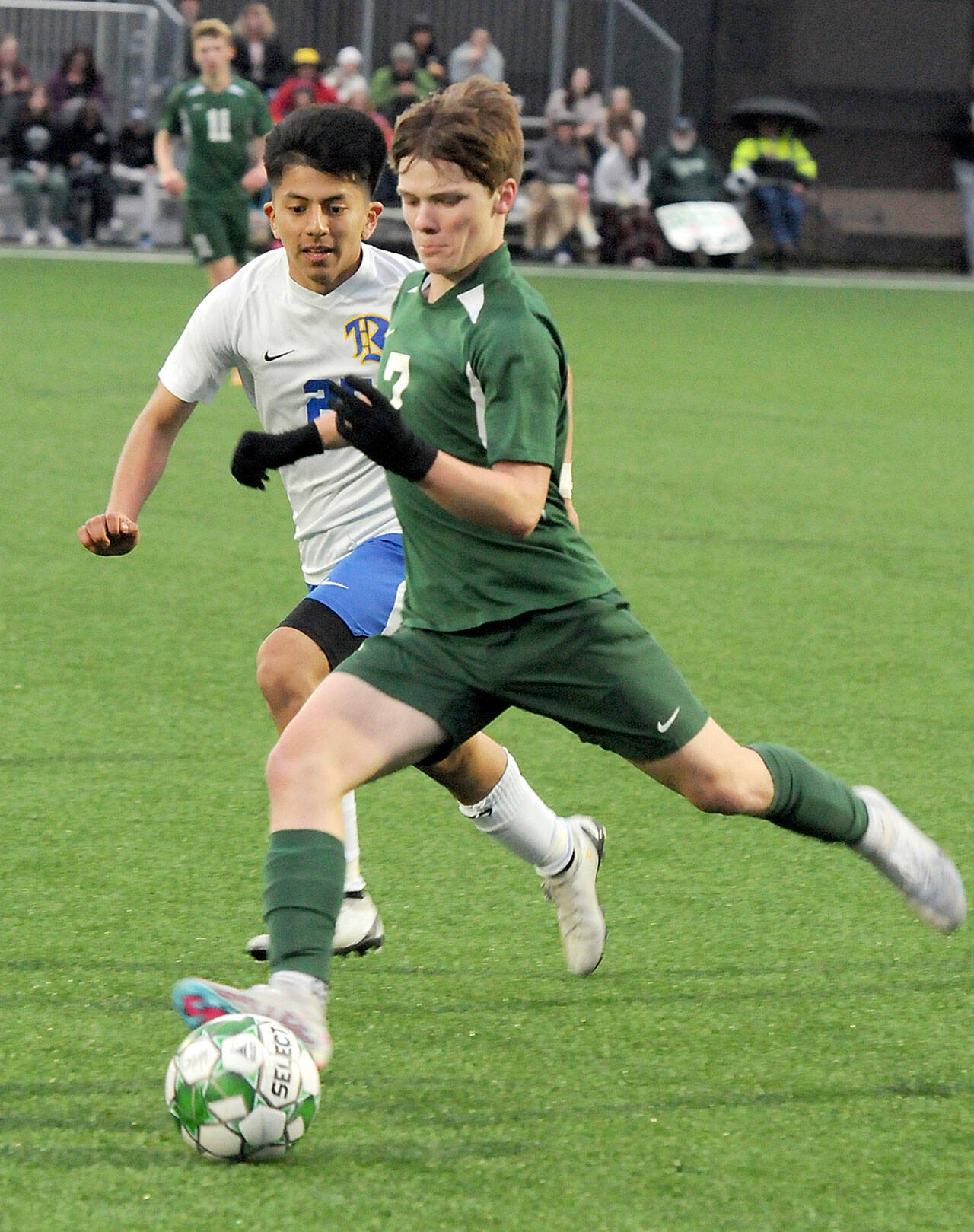 KEITH THORPE/PENINSULA DAILY NEWS Port Angeles’ Kaleb Gagnon, front, tries to outrun Bremerton’s Jonny Raymundo on Thursday at Wally Sigmar Field in Port Angeles.