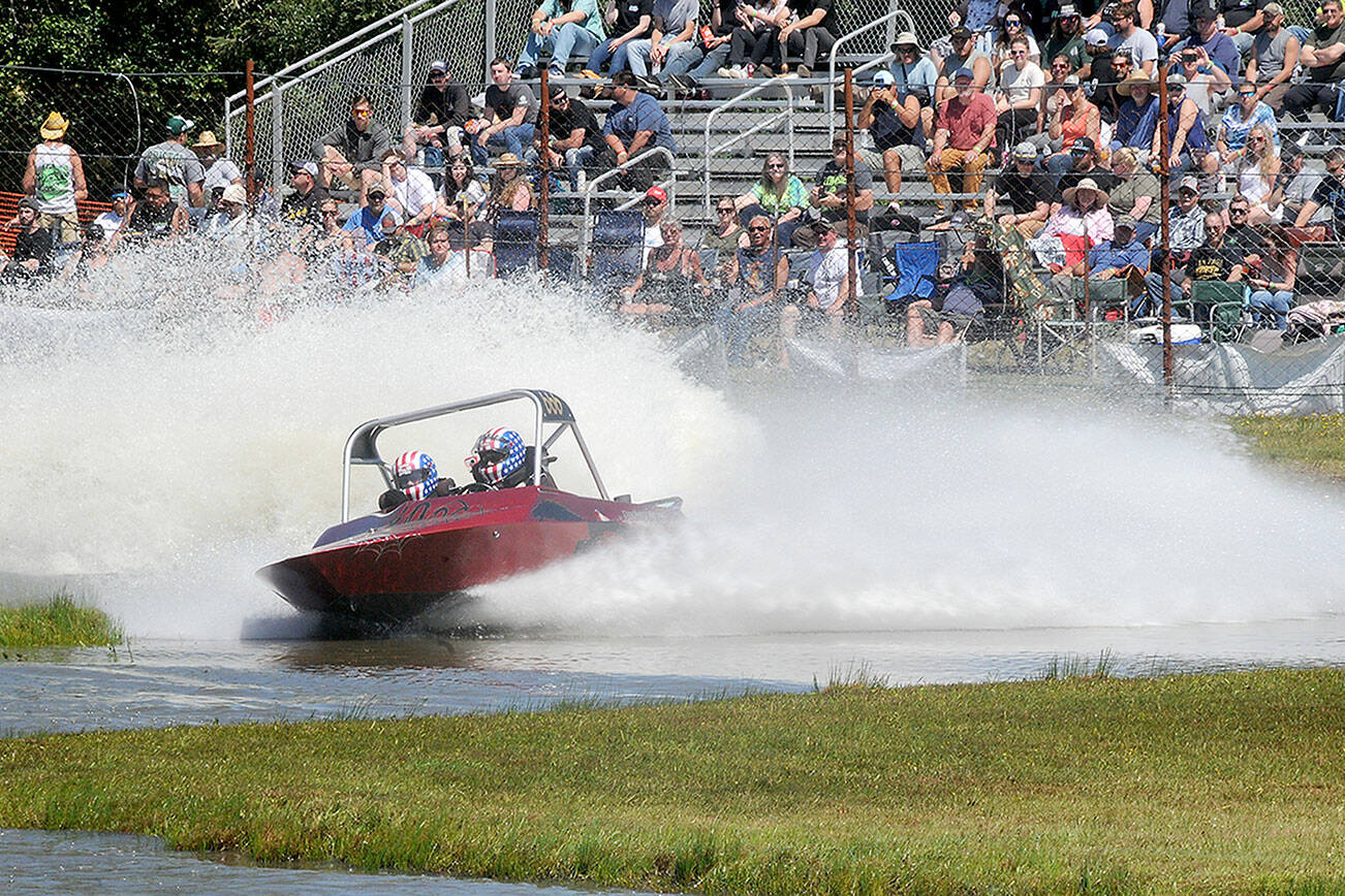 Keith Thorpe/Peninsula Daily News
The Wayshe Goes racing team of driver Jeremy Souza and navigator Jessica Law tries to qualify in the super modified class on Saturday at Extreme Sports Park in Port Angeles.