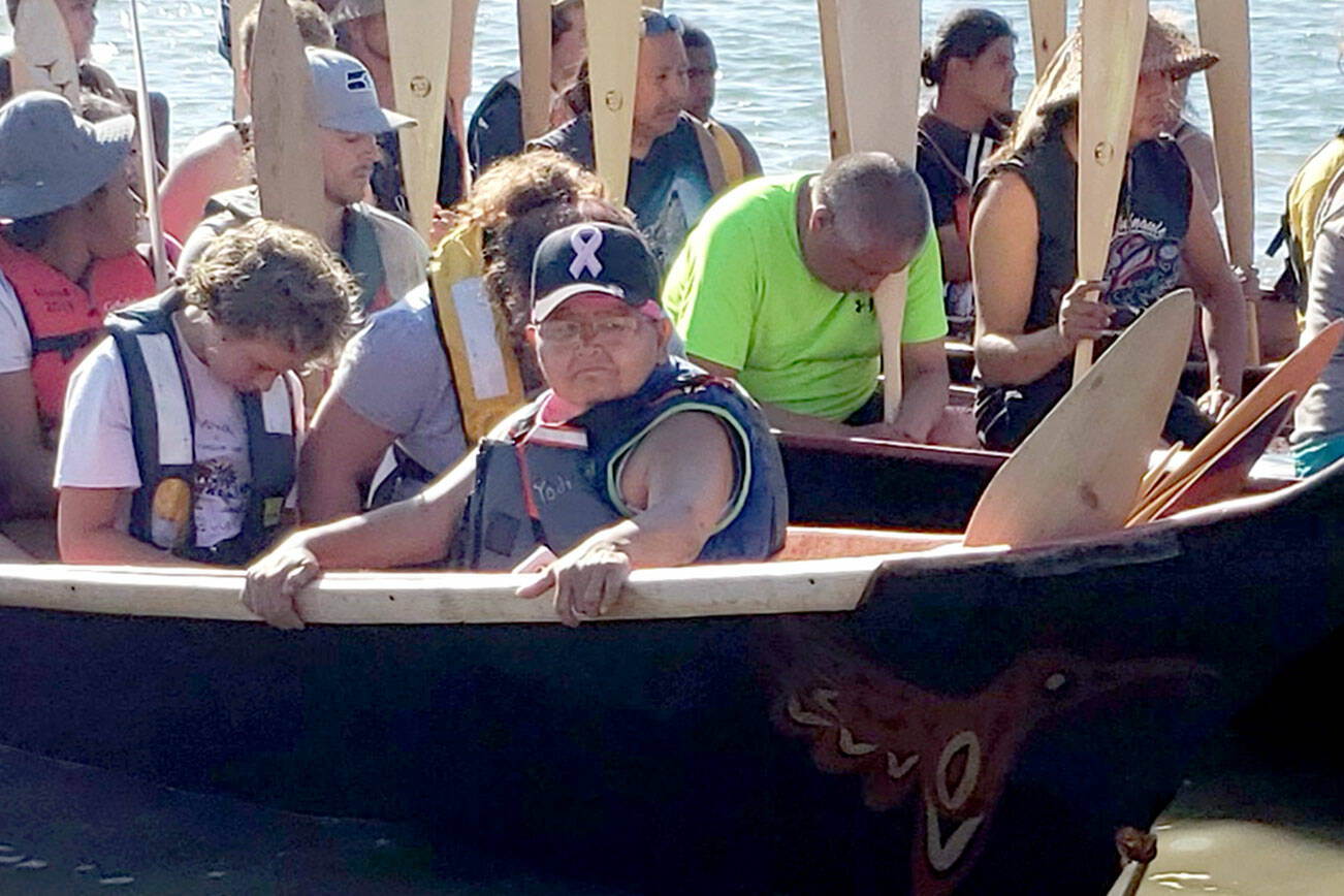 Rose Wilson, center, was a 20-year cancer survivor and was a puller in the 2006 "Pink Paddle" to raise awareness about breast cancer. Wilson's daughter, Wendy Sampson, is joining the 2023 journey as support ground crew, and said she'll have a table about cancer awareness at every stop along the route. (Courtesy photo / Wendy Sampson)
