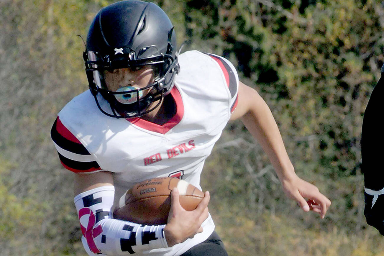 Neah Bay’s Jodell Wimberly carries the ball during a game last fall against Crescent. Wimberly is the leading offensive skill position player returning from last season’s Class 1B state runner-up Red Devils. (Keith Thorpe/Peninsula Daily News)
