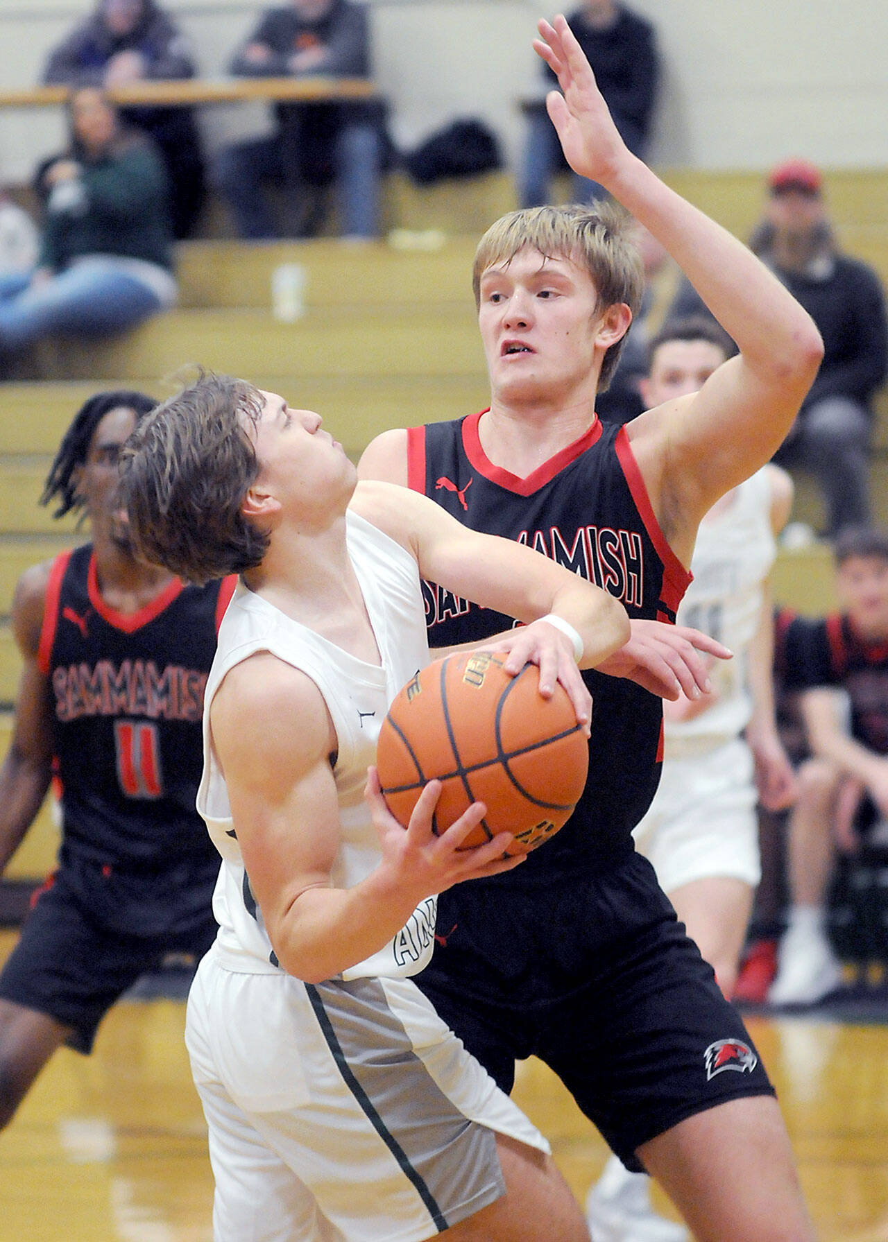 Port Angeles’ Parker Nickerson, front, looks for the net as Sammamish’s Barry Morrissette puts up a defense during Wednesday evening’s game at Port Angeles High School. (Keith Thorpe/Peninsula Daily News)