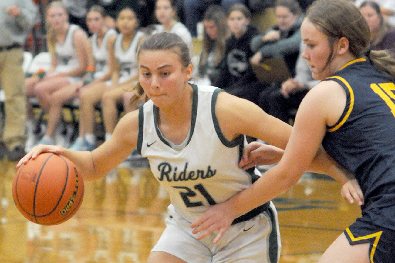 KEITH THORPE/PENINSULA DAILY NEWS
Port Angeles' Kennedy Rognlien, left, slips around Forks' Fynlie Peters on Tuesday night at Port Angeles High School.