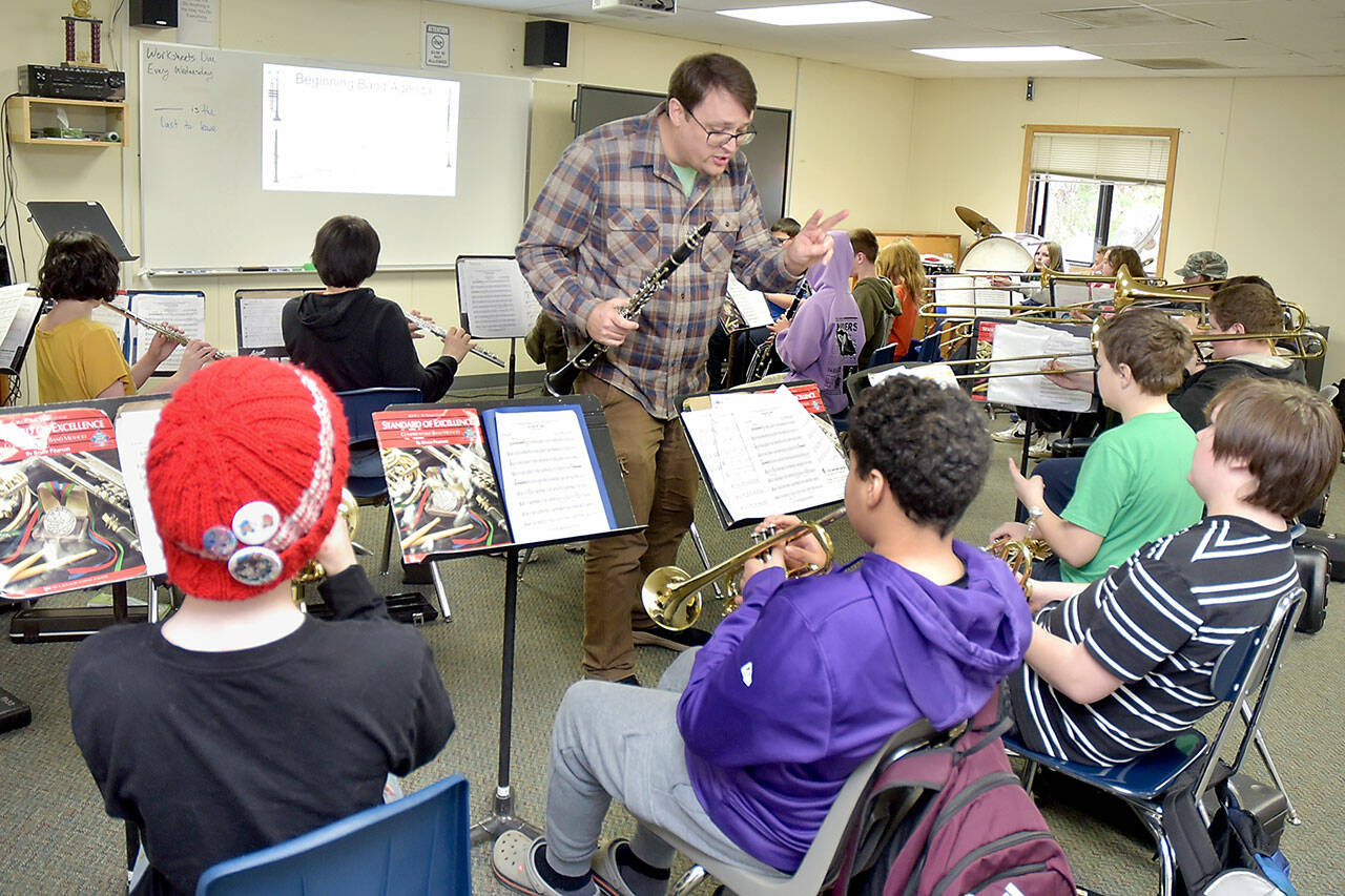 Music teacher Jesse Reynolds leads a sixth-grade band class through a song at Franklin School in Port Angeles. (KEITH THORPE/PENINSULA DAILY NEWS)