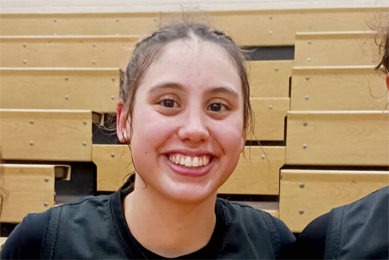 Chewblocka came from behind in the best-of-three championship match to win the Peninsula Volleyball League’s 10-team B Division Tuesday night with a thrilling nod over The Vengeance 2-1 (13-25, 25-14, 17-15). The team is made up of, from left Josh Pitzlin, Merissa Koller, Lauren Morgan, Amanda Murphy, Matt Novack and Josh Frankland. In the match for third place, 7 Cedars Casino stopped Steim Family Dentistry 2-0 (25-17, 27-25).