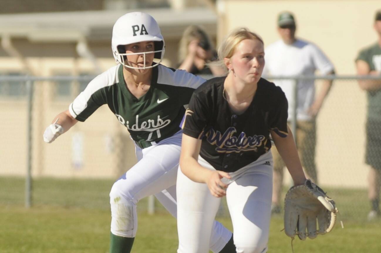 Port Angeles' Ava-Anne Sheahan takes a lead off first base behind Sequim first baseman Ava Ritter on Friday in Sequim. (Michael Dashiell/Olympic Peninsula News Group)