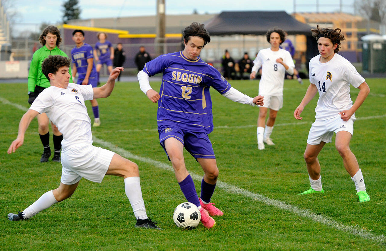Michael Dashiell/Olympic Peninsula News Group
Sequim’s Josh Alcaraz, center, avoids two Bainbridge defenders during a March contest. Alcaraz was selected to the All-Olympic League first team in voting conducted by league coaches.
Michael Dashiell/Olympic Peninsula News Group Sequim’s Josh Alcarez, center, avoids two Bainbridge defenders during a March contest. Alcarez was selected to the All-Olympic League first team in voting conducted by league coaches.