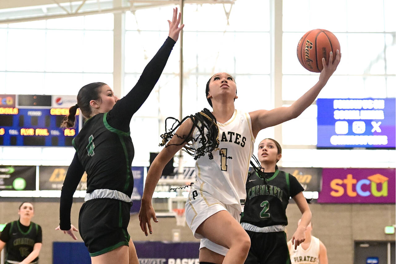 Peninsula College’s Carliese O’Brien drives to the hoop against Chemeketa’s Ava Rubio (4) and Mady Diaz (2) in the first round of the NWAC tournament at Columbia Basin College in Pasco. Peninsula got up 36-5 at the half and went on to win 66-44. (Jay Cline/Peninsula College)