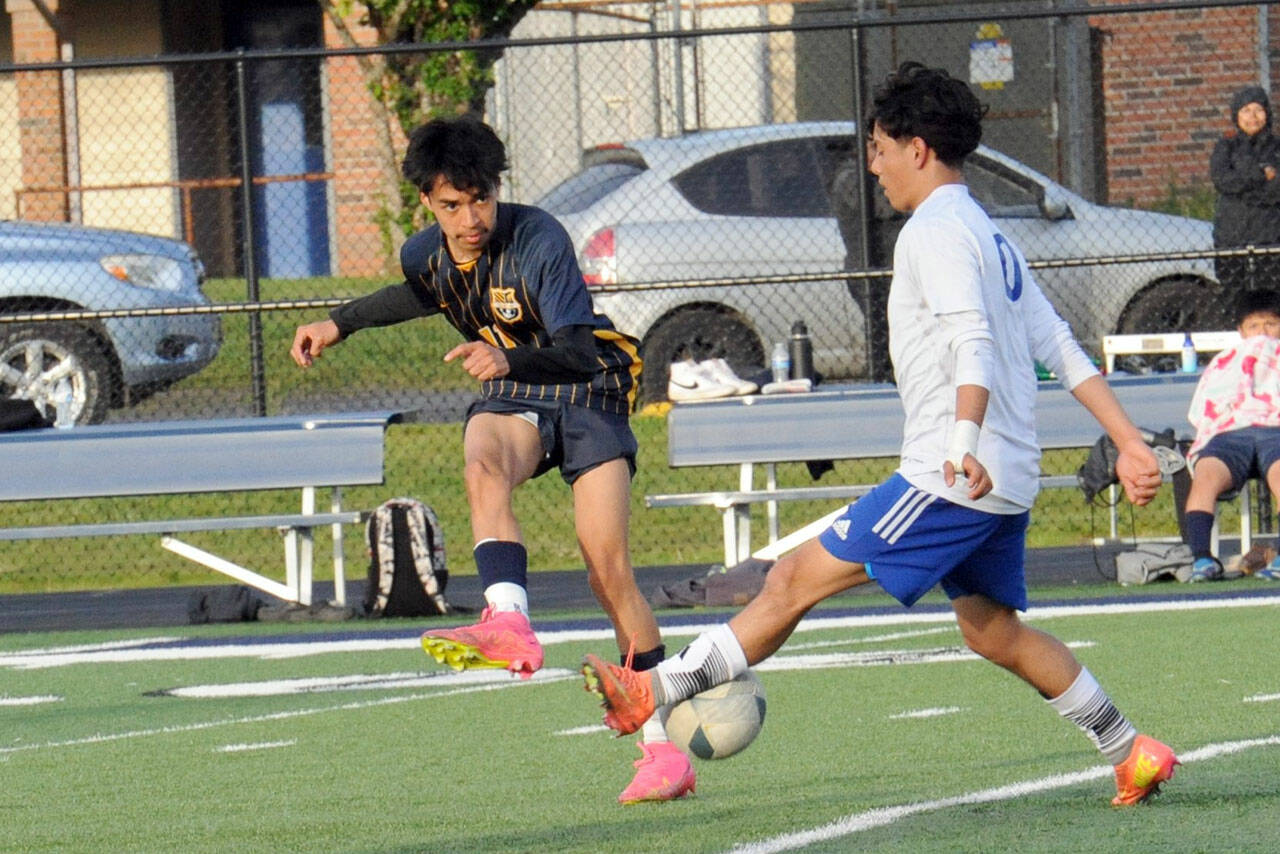Forks Spartan Margarito Gonzalez (left) competes with Elma’s Luis Torres for ball control Thursday evening on the turf of Spartan Stadium in this league contest. Photo by Lonnie Archibald.