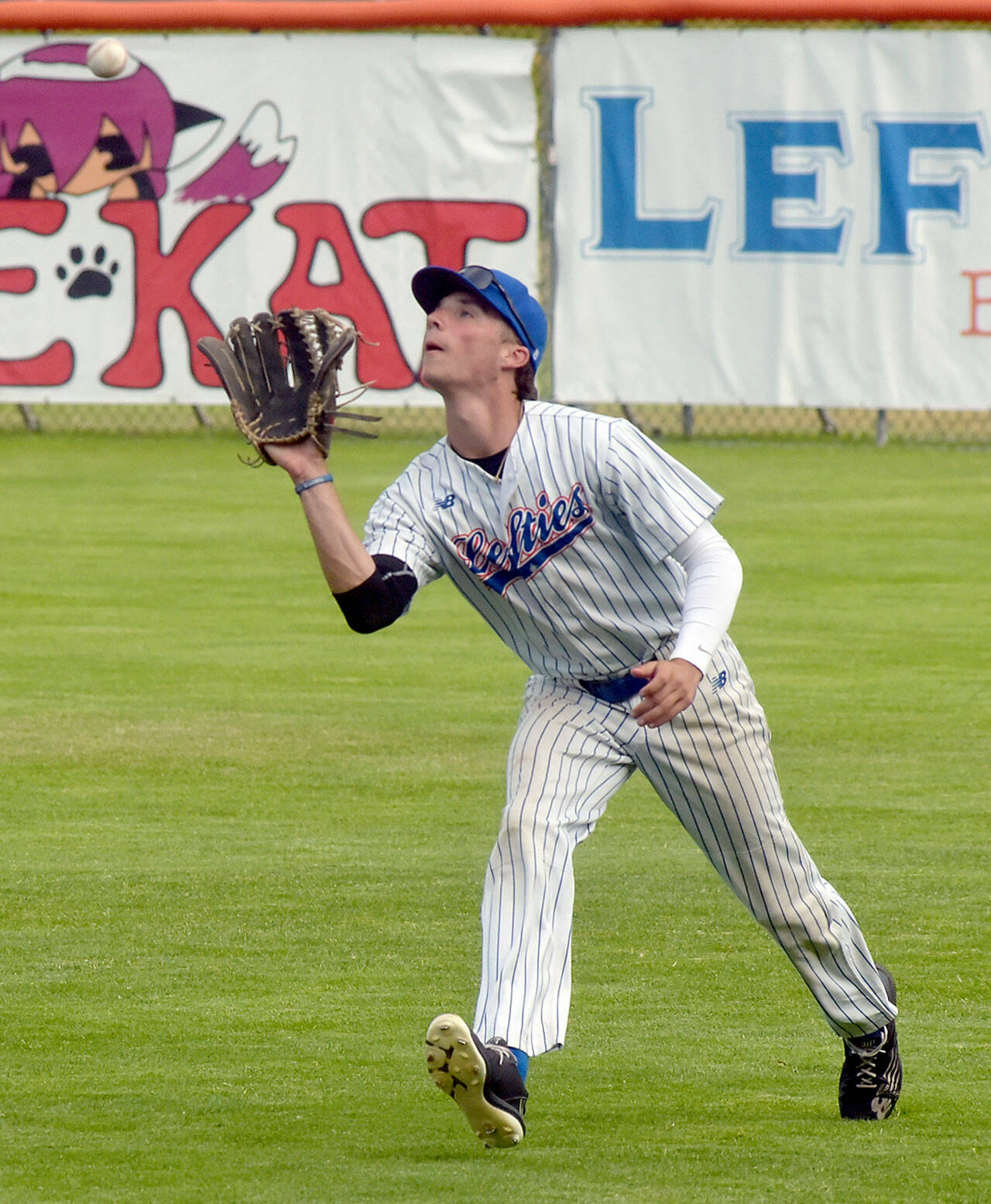 KEITH THORPE/PENINSULA DAILY NEWS
Lefties outfielder Garett Cooper makes a running catch against the Seattle Gumberoos on Thursday at Port Angeles Civic Field.