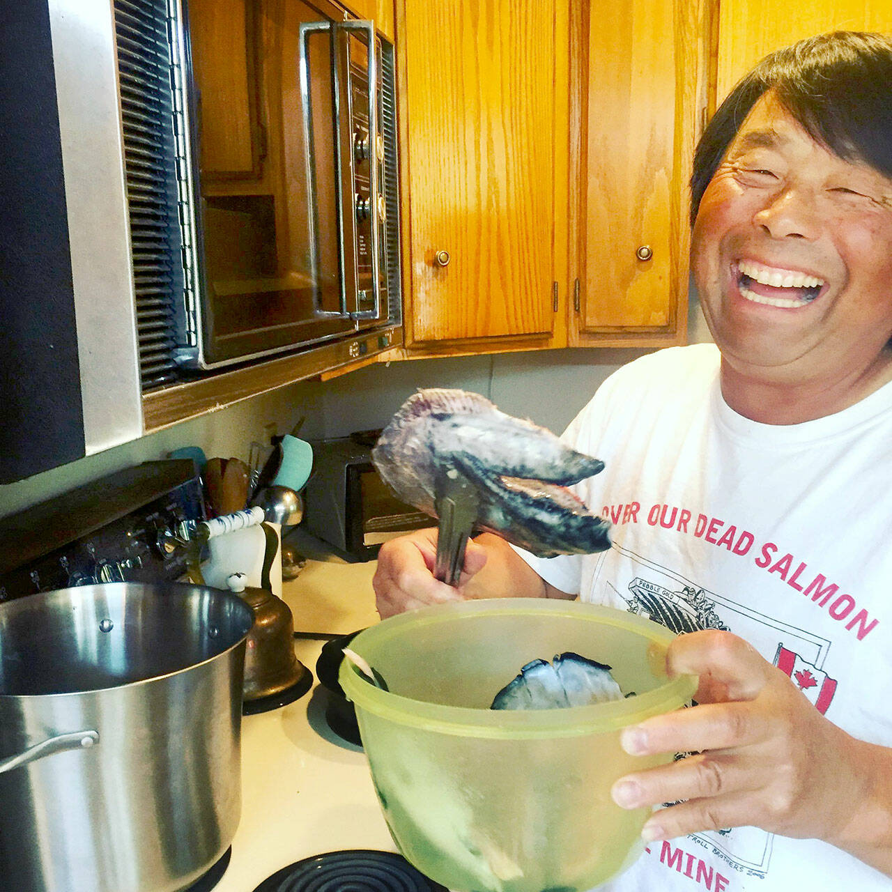 Joel Kawahara prepares his famous fish head stew in 2018. (Kellie Henwood)