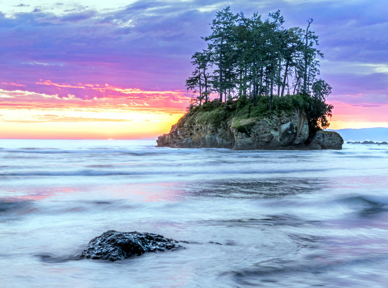 Becky Stinnett’s painting “Salt Creek Sunset” will be part of the Small Works exhibit at Harbor Art Gallery throughout November.