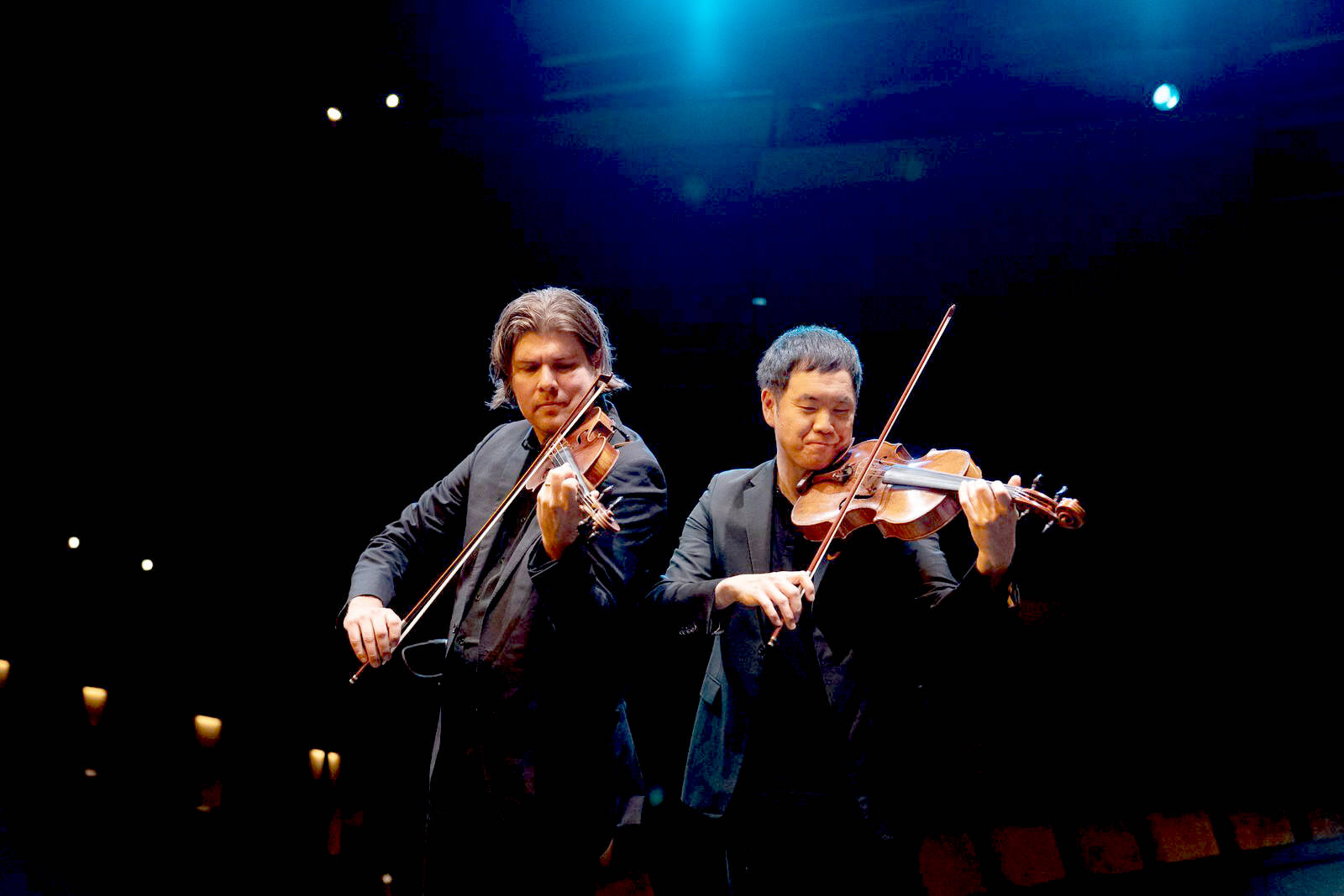 Music on the Straight founders James Garlick, left, and Richard O’Neill, performing at Field Arts and Events Hall in September. The two will return, joined by pianist Jeremy Denk and cellist Efe Baltacigil on Tuesday. (Alex Bodi Hallett)