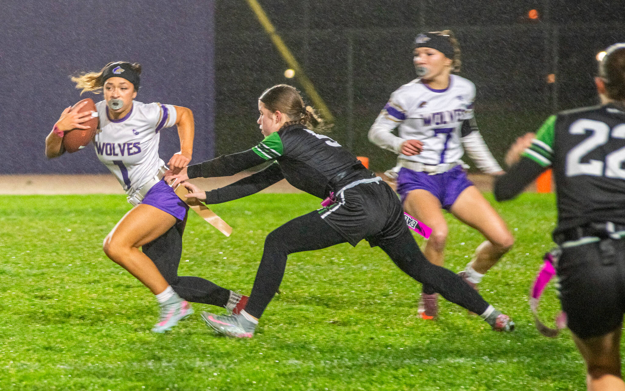 Emily Matthiessen/for Peninsula Daily News
Sequim’s Raimey Brewer avoids a flag grab by a Klahowya player during an Olympic League flag football game, the first on the Sequim High School football field.